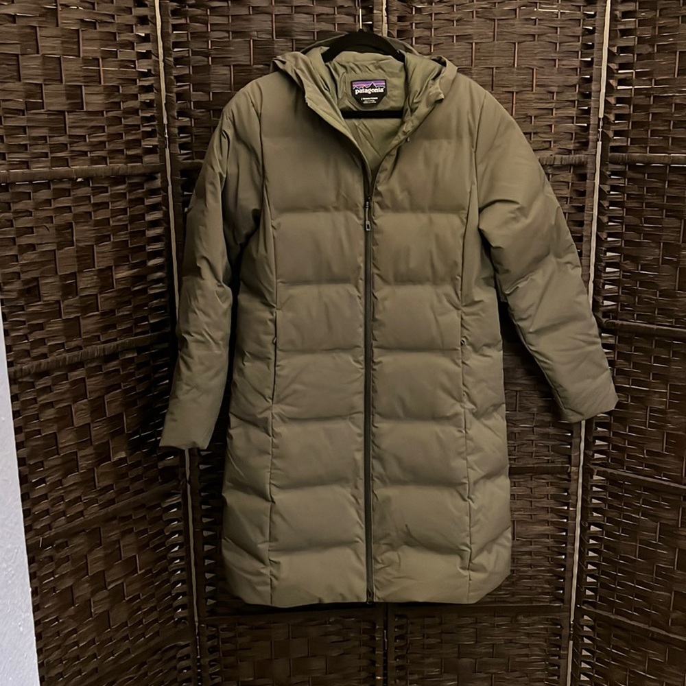 Patagonia 3/4 length down overcoat parka with hood